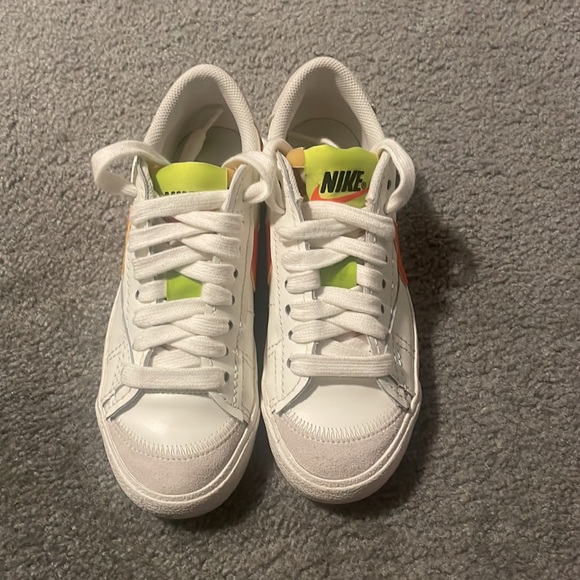 Low cut Nike blazer sneakers size 8 - Picture 2 of 7